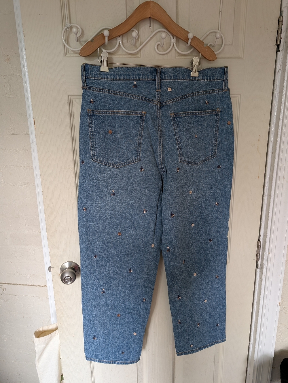 Universal Thread Vintage Straight Floral Embroidery Jeans 14 - Picture 5 of 6